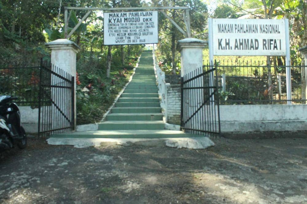 (Makam KH Ahmad Rifai di Minahasa) pprifaiyah.or.id