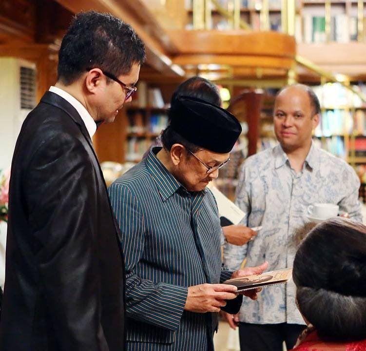 instagram.com/b.jhabibie