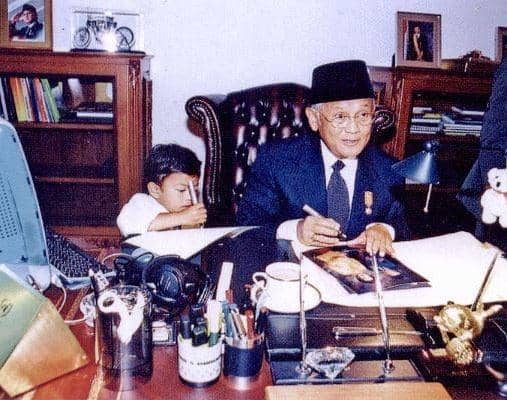 instagram.com/b.jhabibie