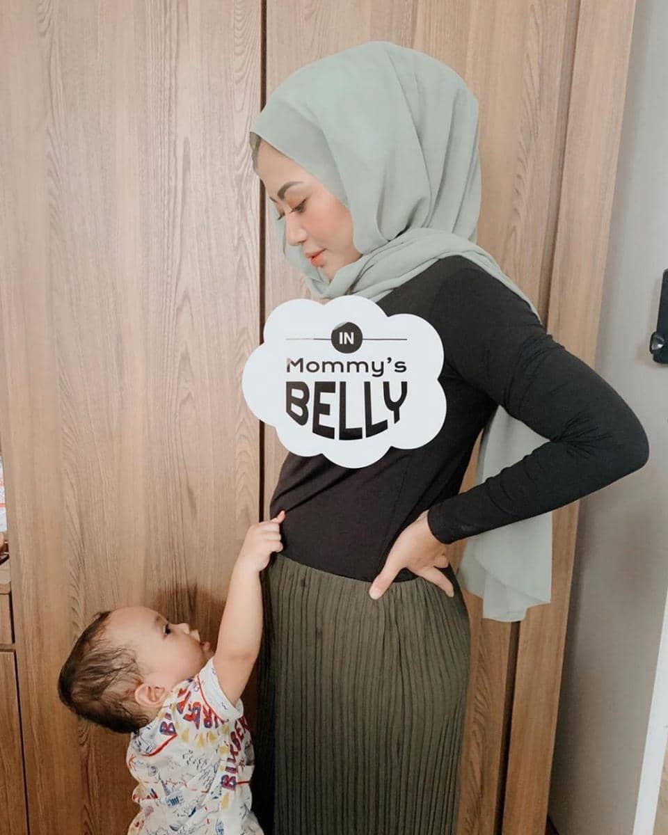 instagram.com/rachelvennya