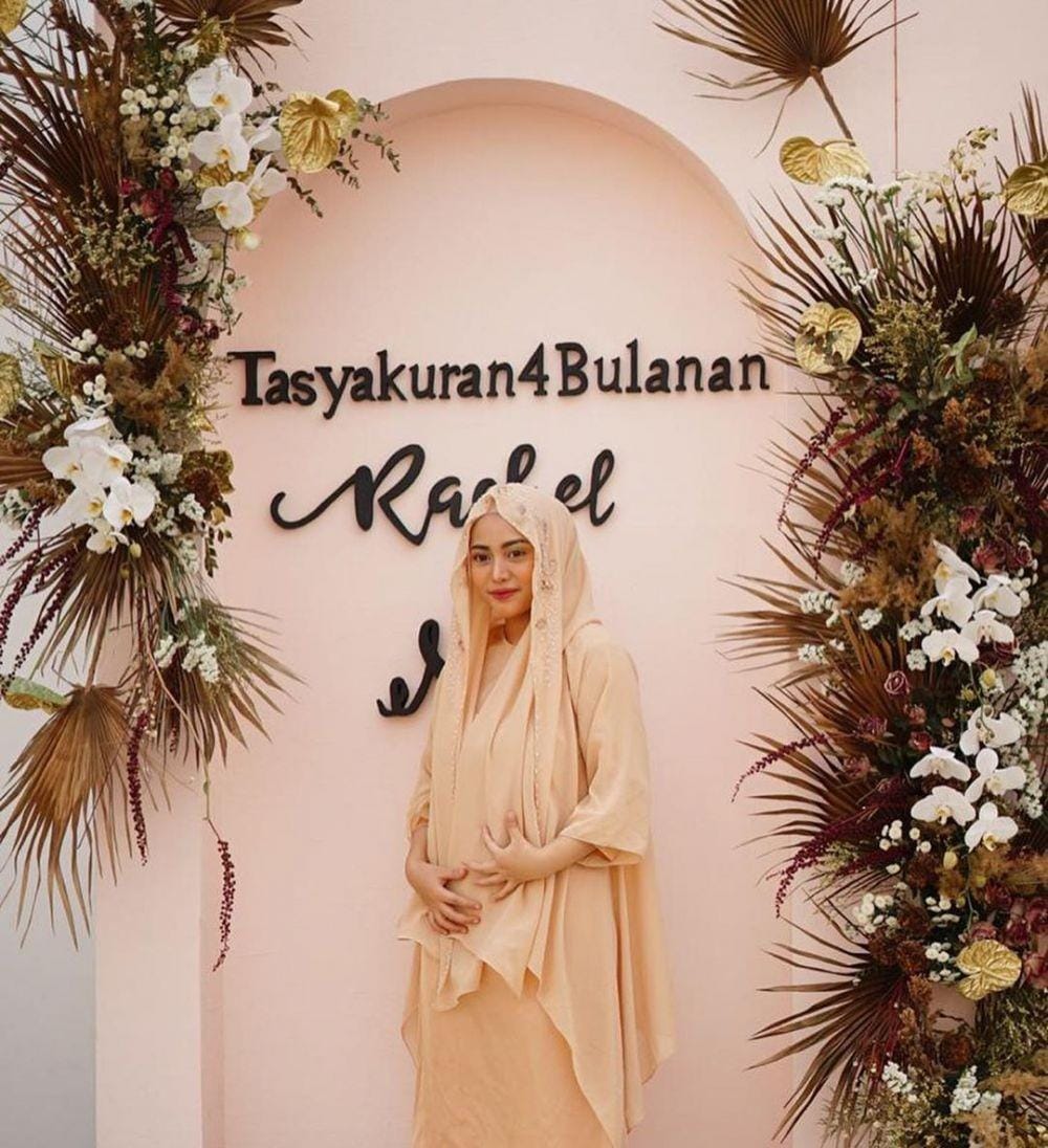 instagram.com/rachelvennya