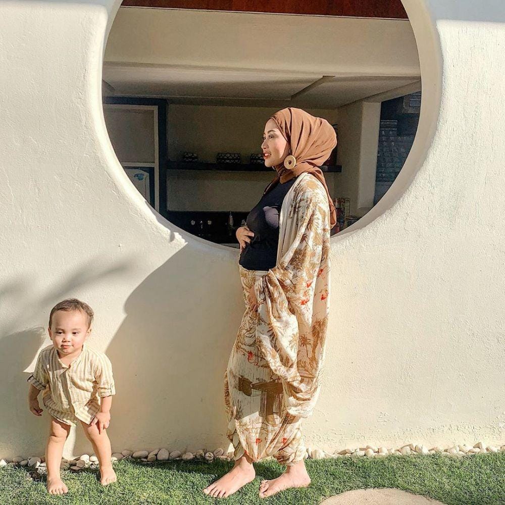 instagram.com/rachelvennya