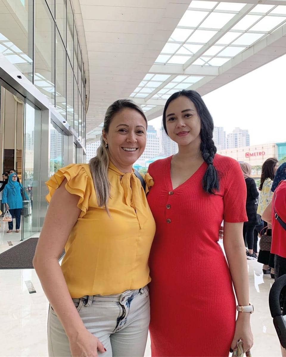 instagram.com/aurakasih