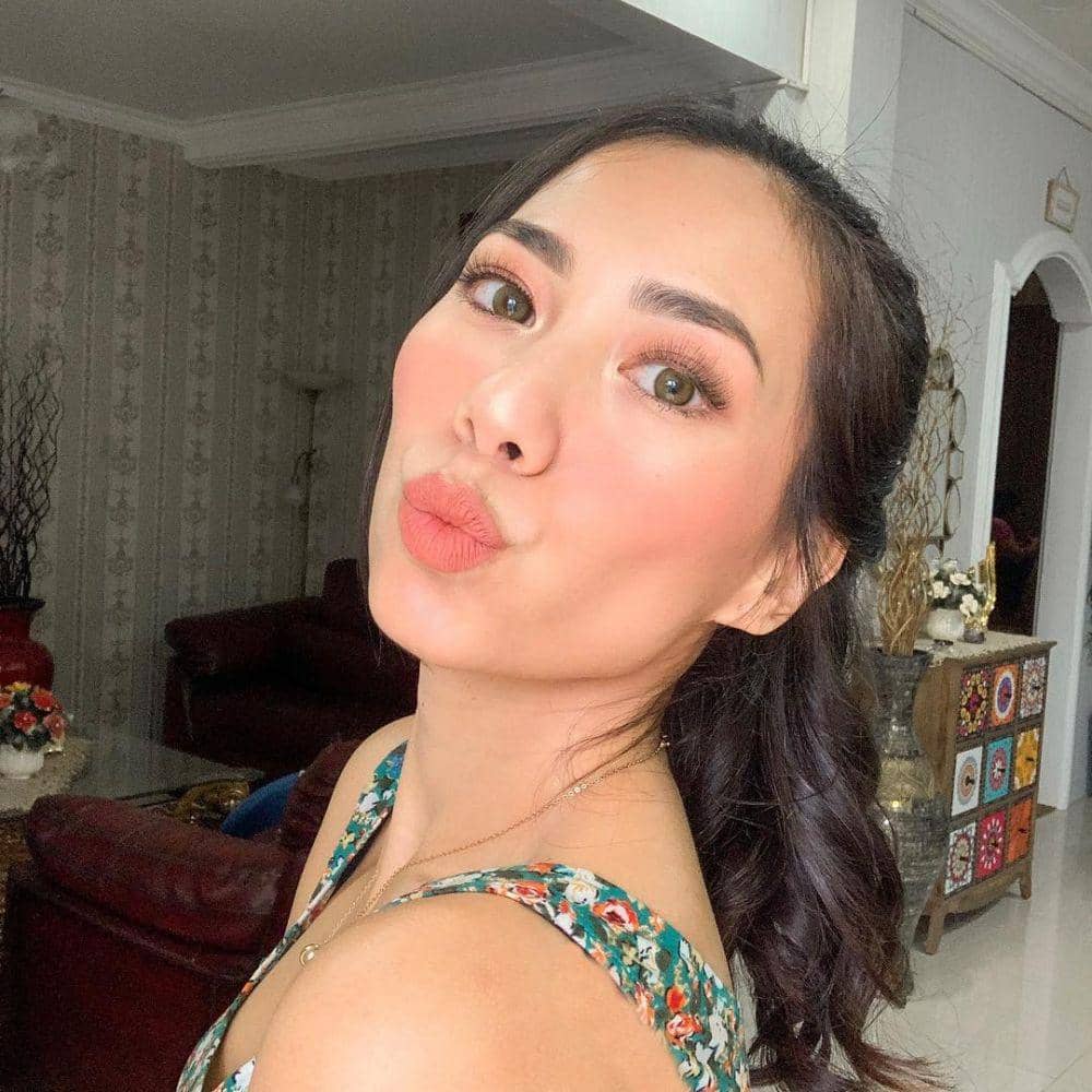 instagram.com/abellyc