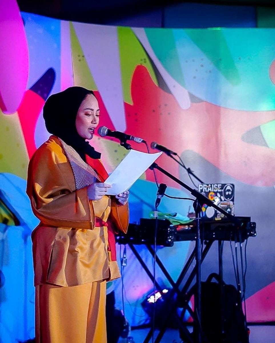 instagram.com/rachelvennya