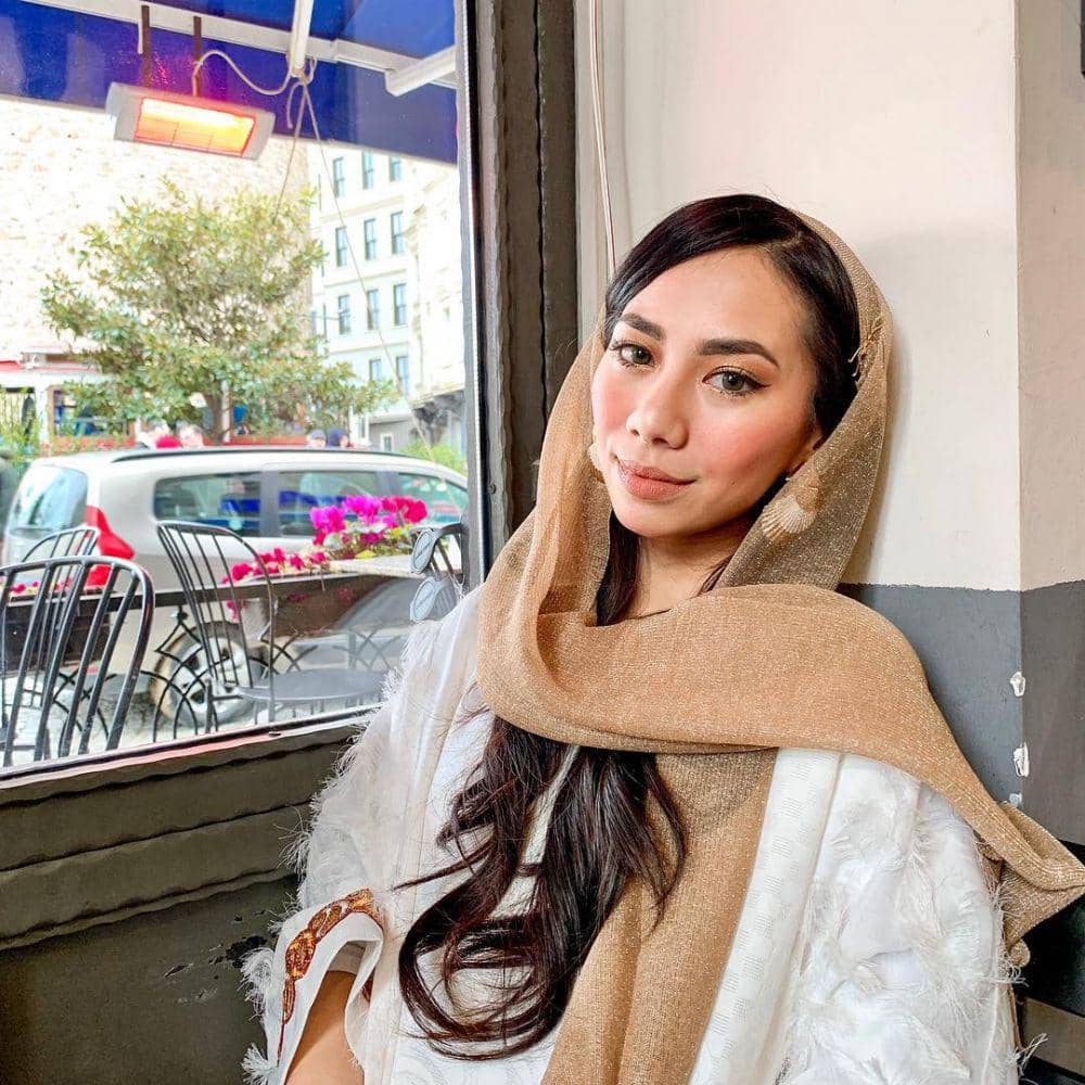 instagram.com/abellyc