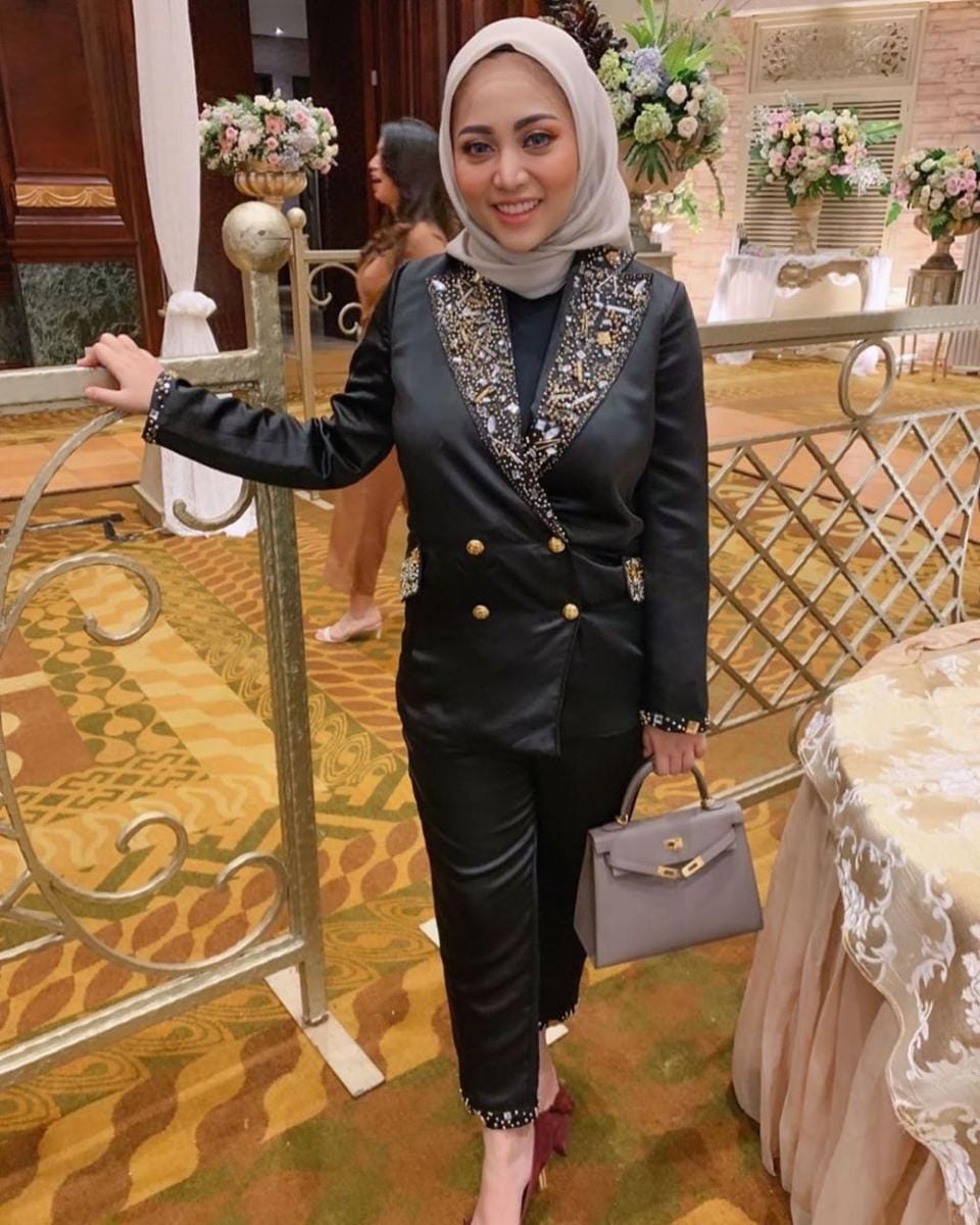 instagram.com/rachelvennya