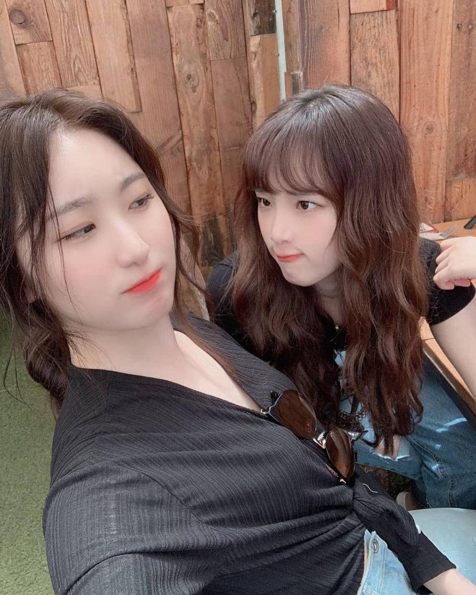 instagram.com/official_izone