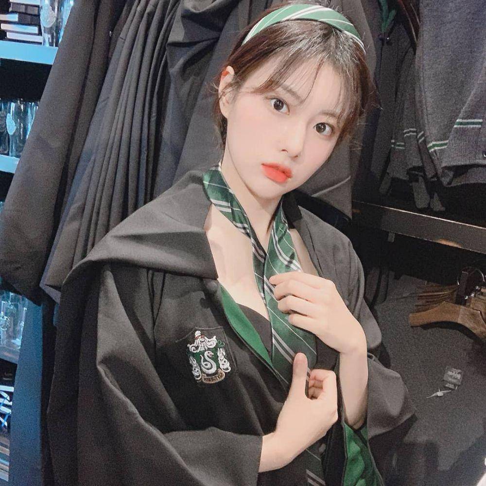 instagram.com/official_izone
