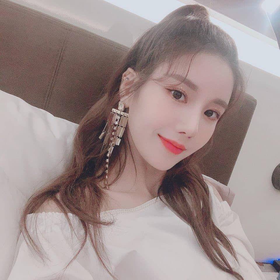 instagram.com/official_izone