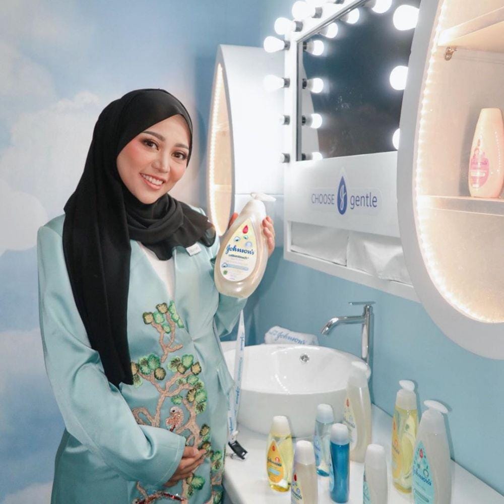 instagram.com/rachelvennya