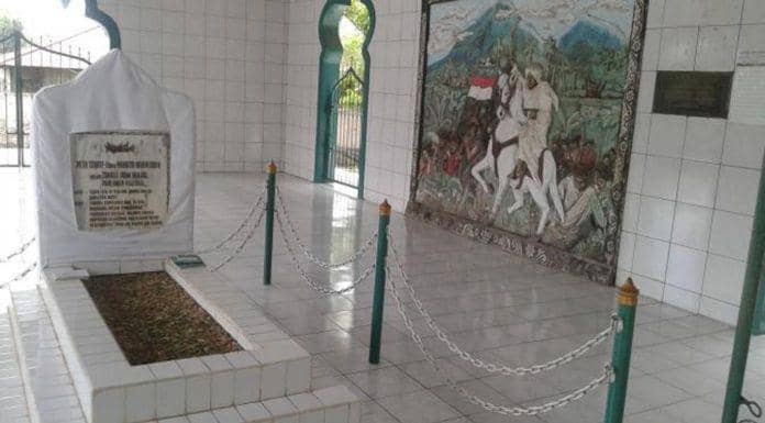 (Makam Imam Bonjol di Minahasa, Sulawesi Utara) cagarbudaya.kemdikbud.go.id