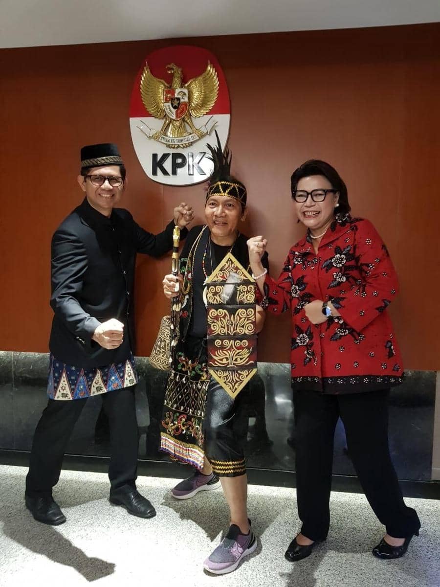 (Pimpinan KPK mengenakan pakaian daerah di HUT ke-74 RI) Istimewa