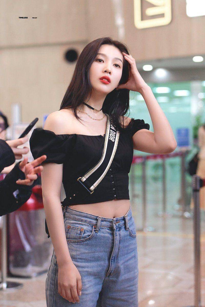 twitter.com/redvelvet_hq