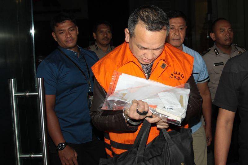 (Jaksa Eka Safitra keluar mengenakan rompi oranye) ANTARA FOTO/Reno Esnir