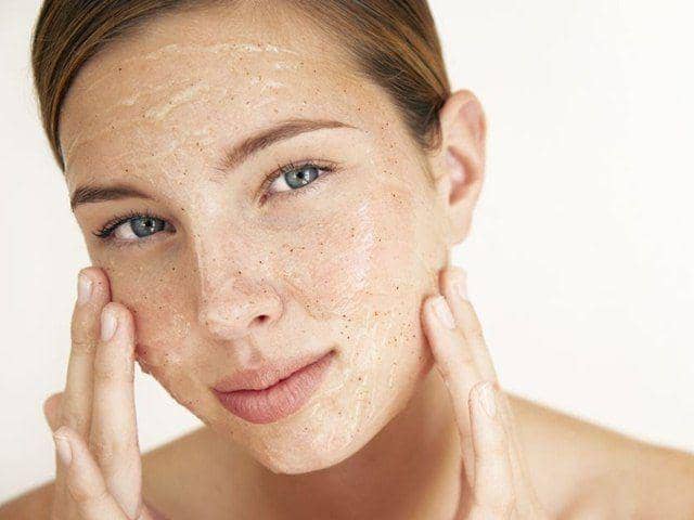 5 Rekomendasi Scrub Wajah yang Mampu Haluskan Kulit tanpa Iritasi