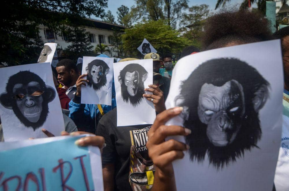 Unjuk rasa di depan Gedung Sate (ANTARA FOTO/Raisan Al Farisi)