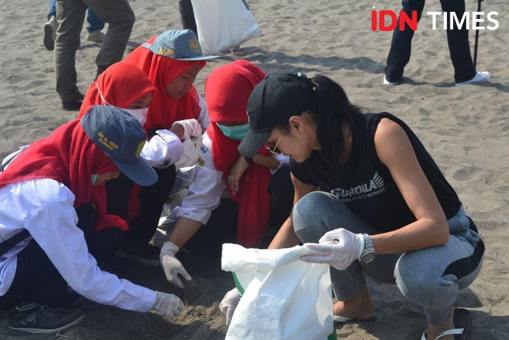 Gundala di Pantai Tanjung Pasir