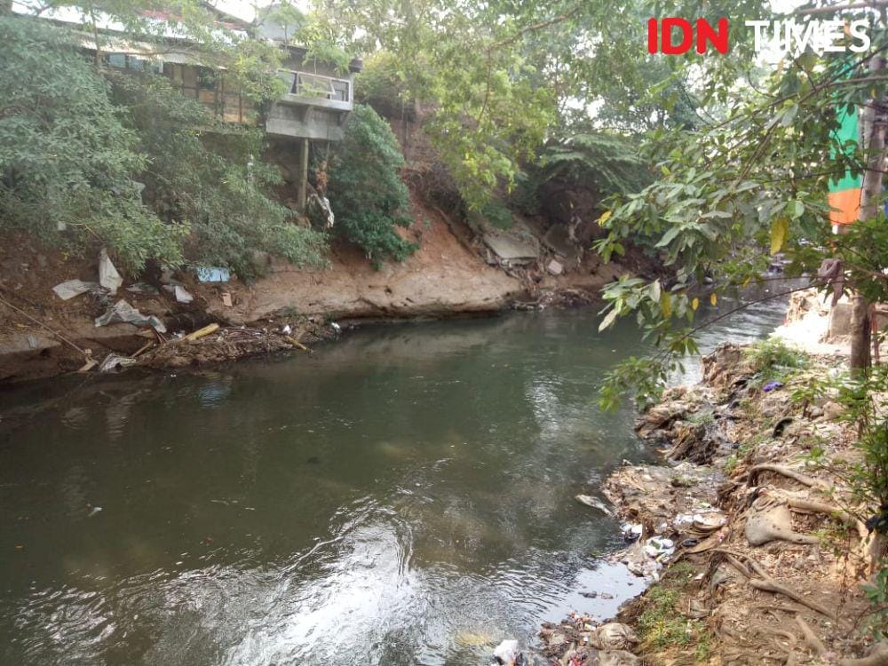 (Bantaran Sungai Ciliwung) IDN Times/Lazuardi Putra