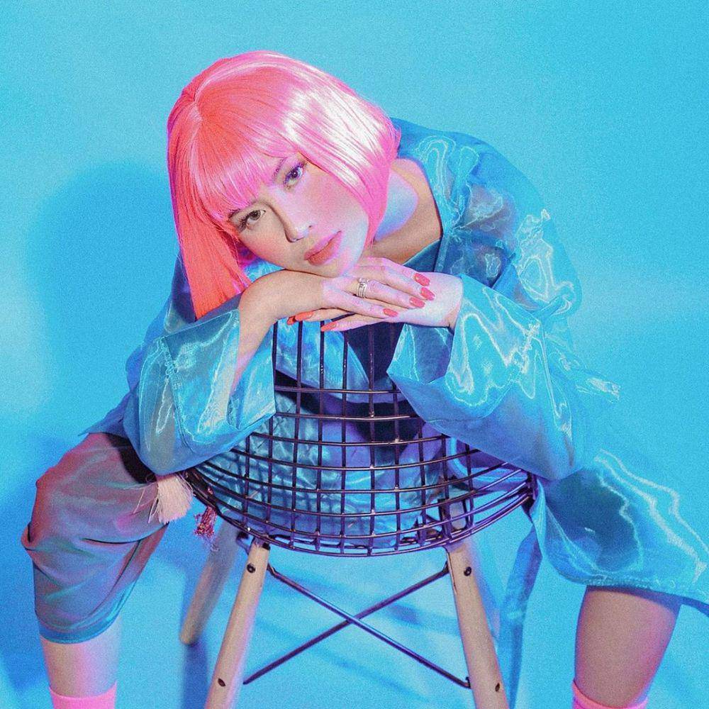 instagram.com/awkarin