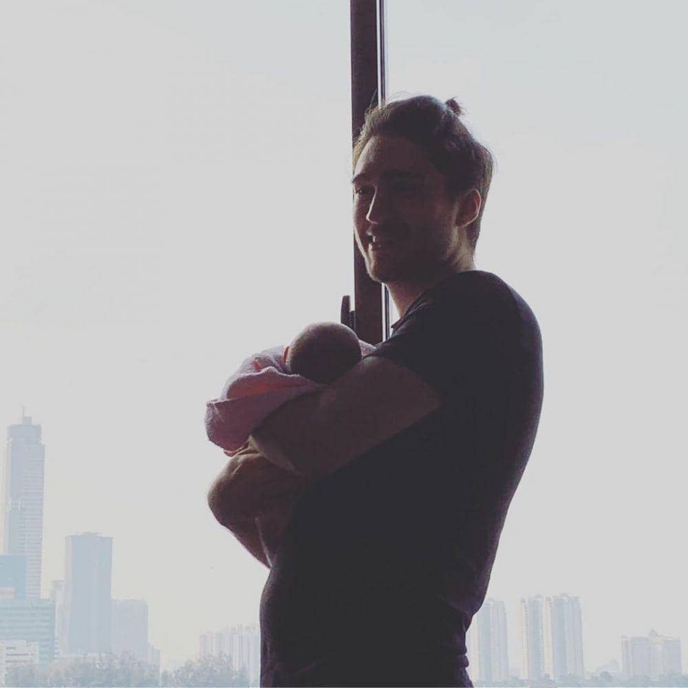 instagram.com/aurakasih