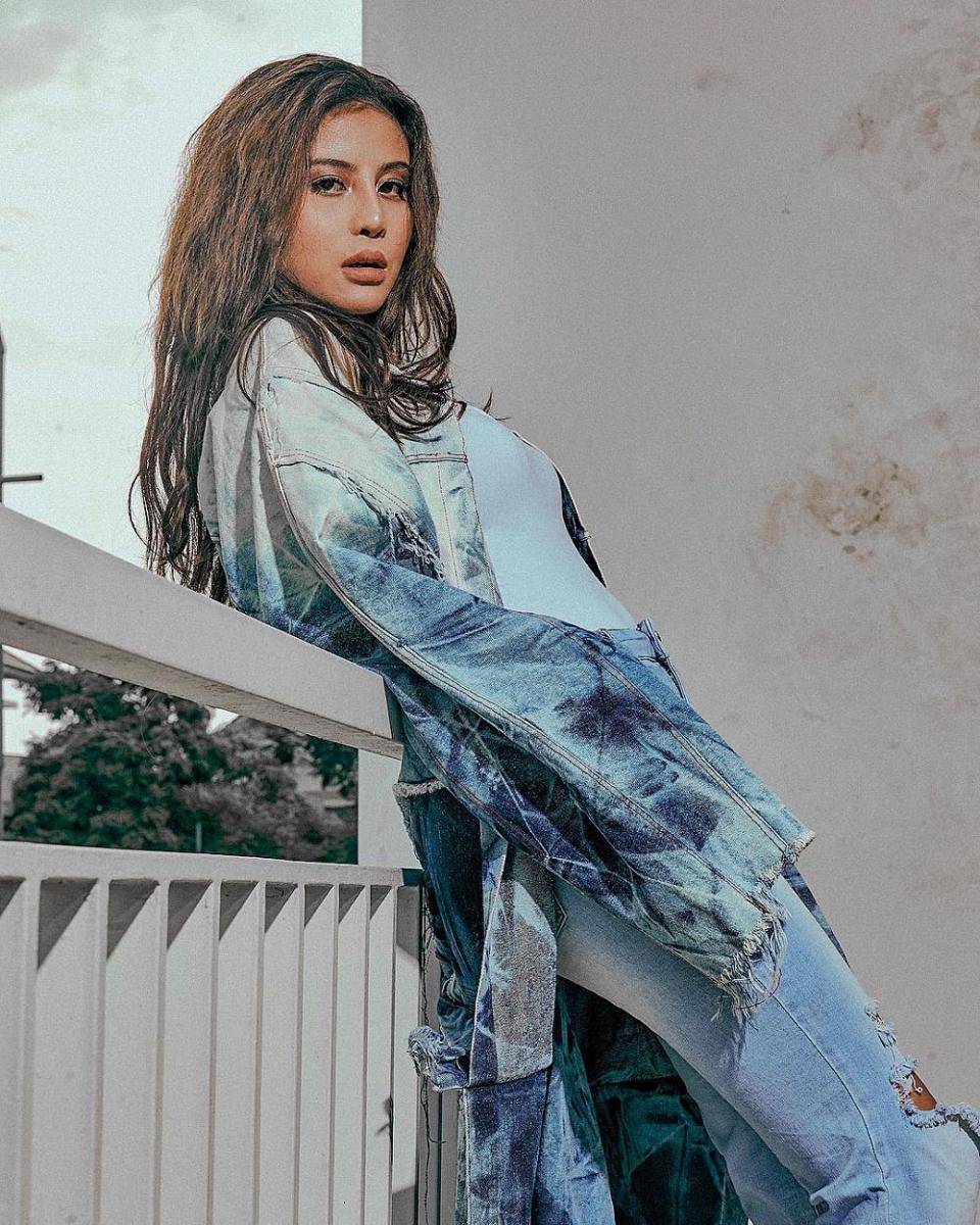 instagram.com/awkarin