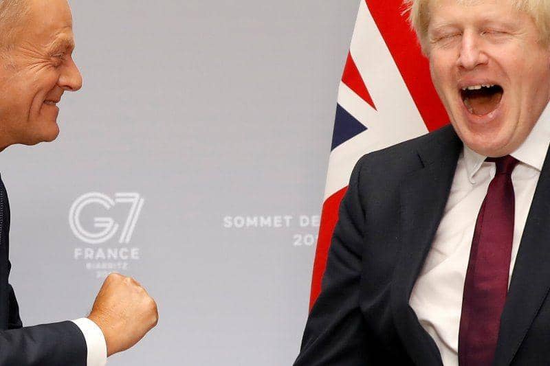 Perdana Menteri Inggris Boris Johnson saat bertemu dengan Presiden Dewan Uni Eropa Donald Tusk di KTT G7 pada 24-26 Agustus 2019. ANTARA FOTO/REUTERS/Christian Hartmann