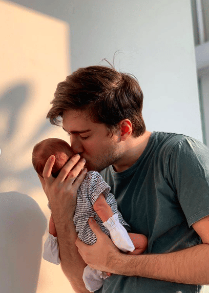 instagram.com/aurakasih