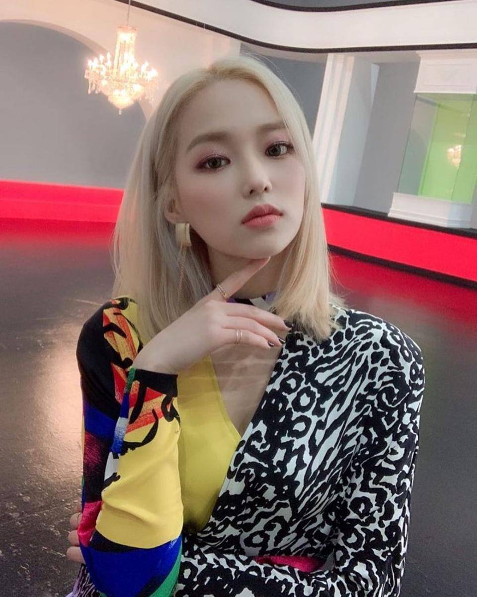 instagram.com/yyyyeeun