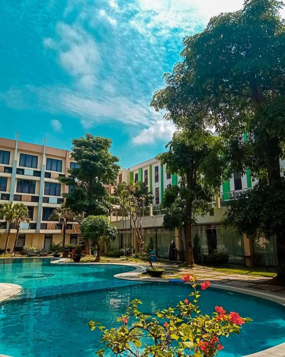 instagram.com/dewarnahotel