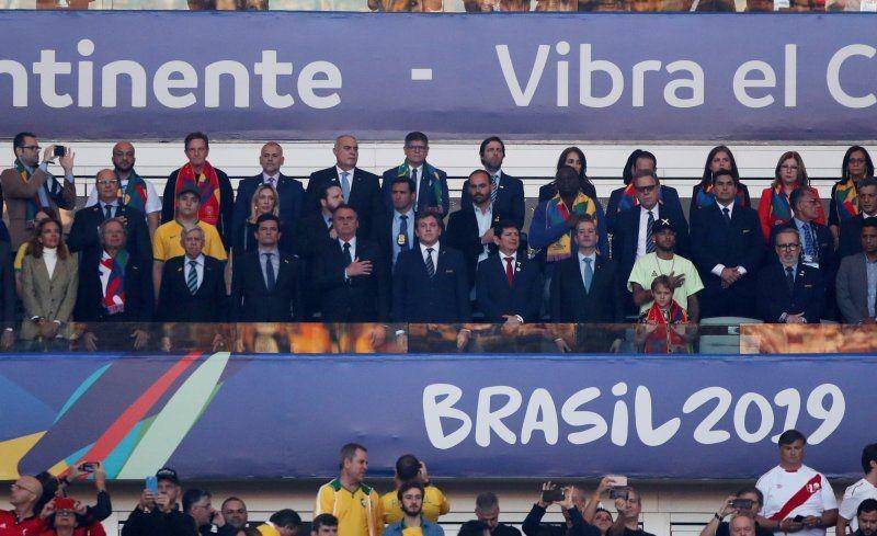 Presiden Brazil Jair Bolsonaro menyaksikan final Copa America di Stadion Maracana, Rio de Janeiro, pada Juli 2019.ANTARA FOTO/REUTERS/Ricardo Moraes