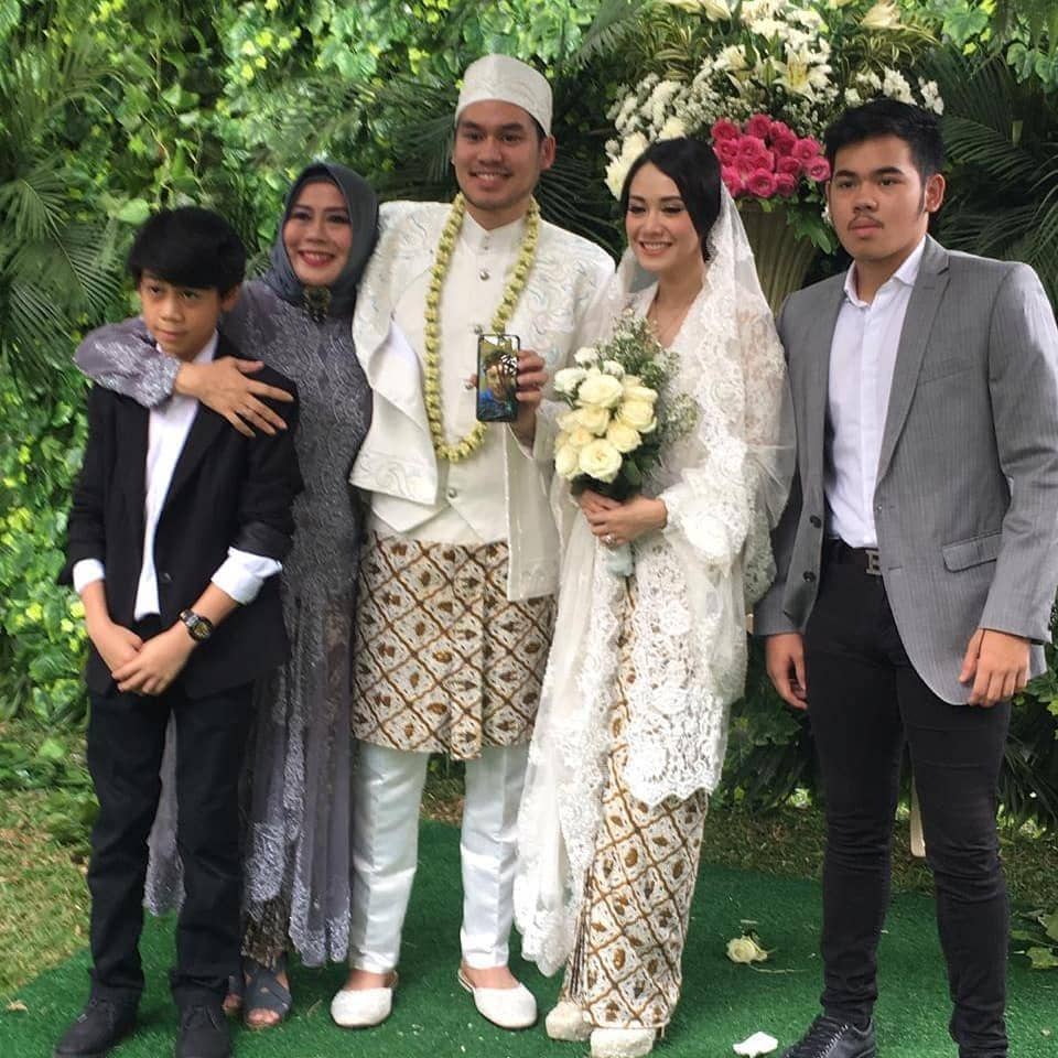 instagram.com/dewiyullofficial