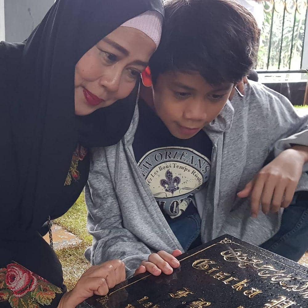 instagram.com/dewiyullofficial