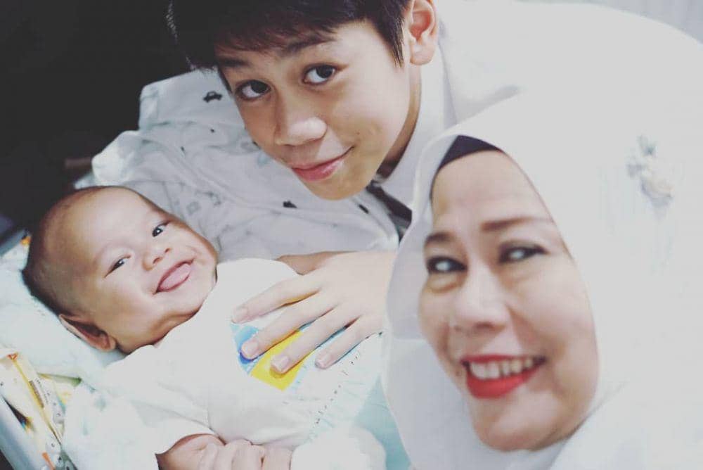 instagram.com/dewiyullofficial