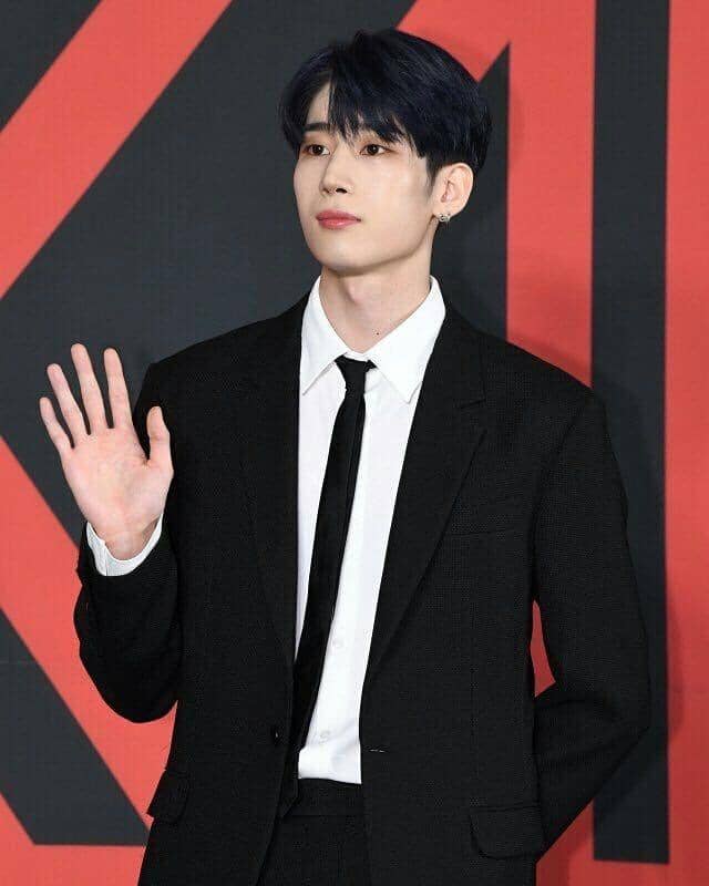 Intsagram.com/officialseungwoo