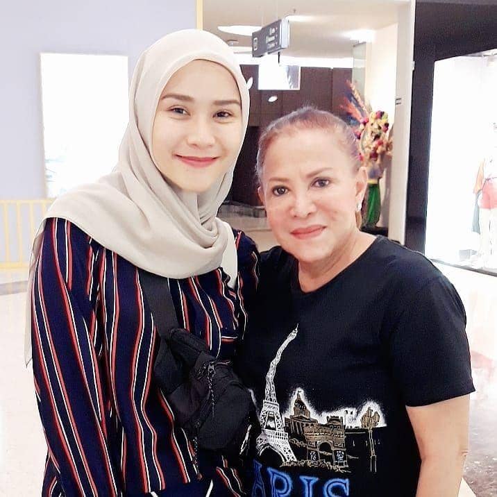 instagram.com/mpok.atiek