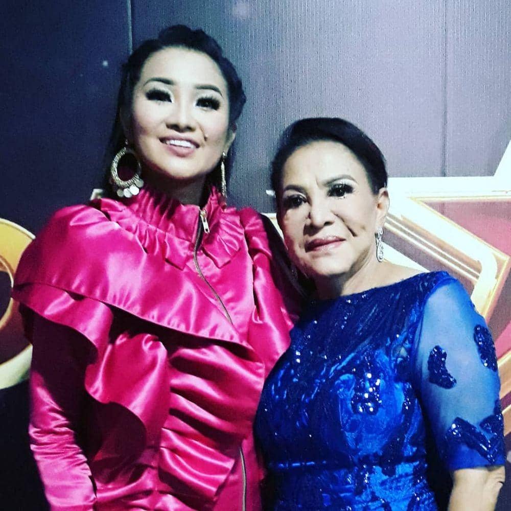 instagram.com/mpok.atiek