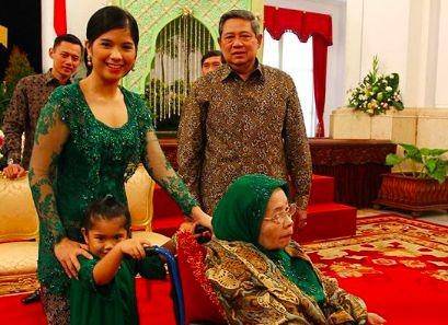 (Annisa Pohan ketika bersama almarhumah ibu SBY) www.instagram.com/@annisayudhoyono