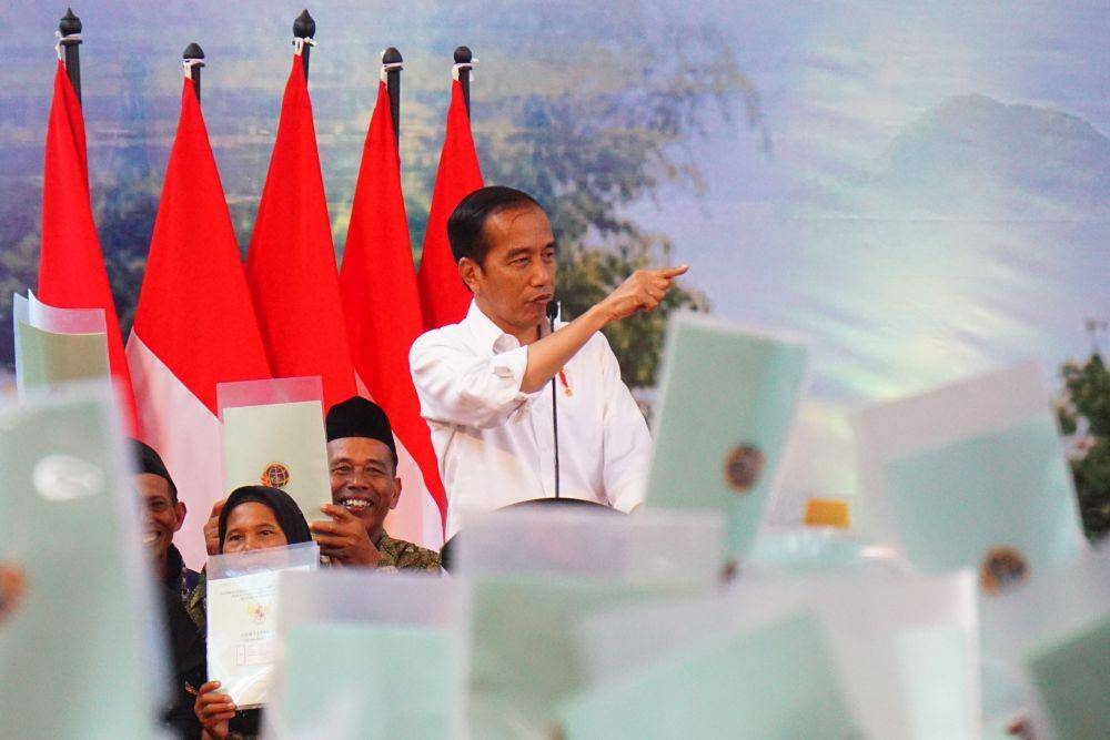antarafoto-presiden-serahkan-sertipikat-di-purworejo-290819-hnd-3.jpg
