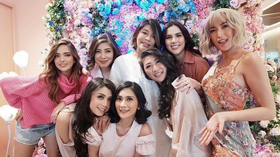 instagram.com/theresawienathan