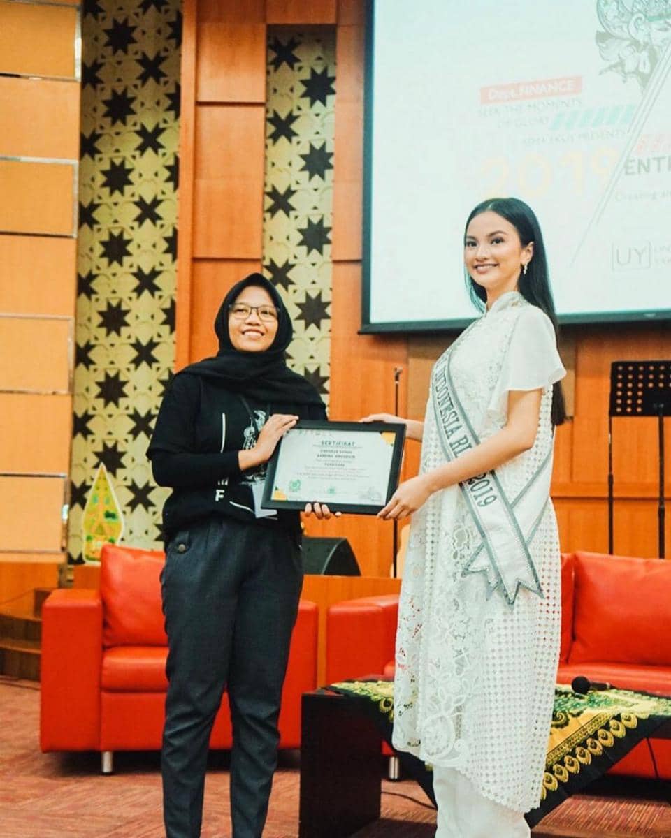 instagram.com/sabrinaanggraini/