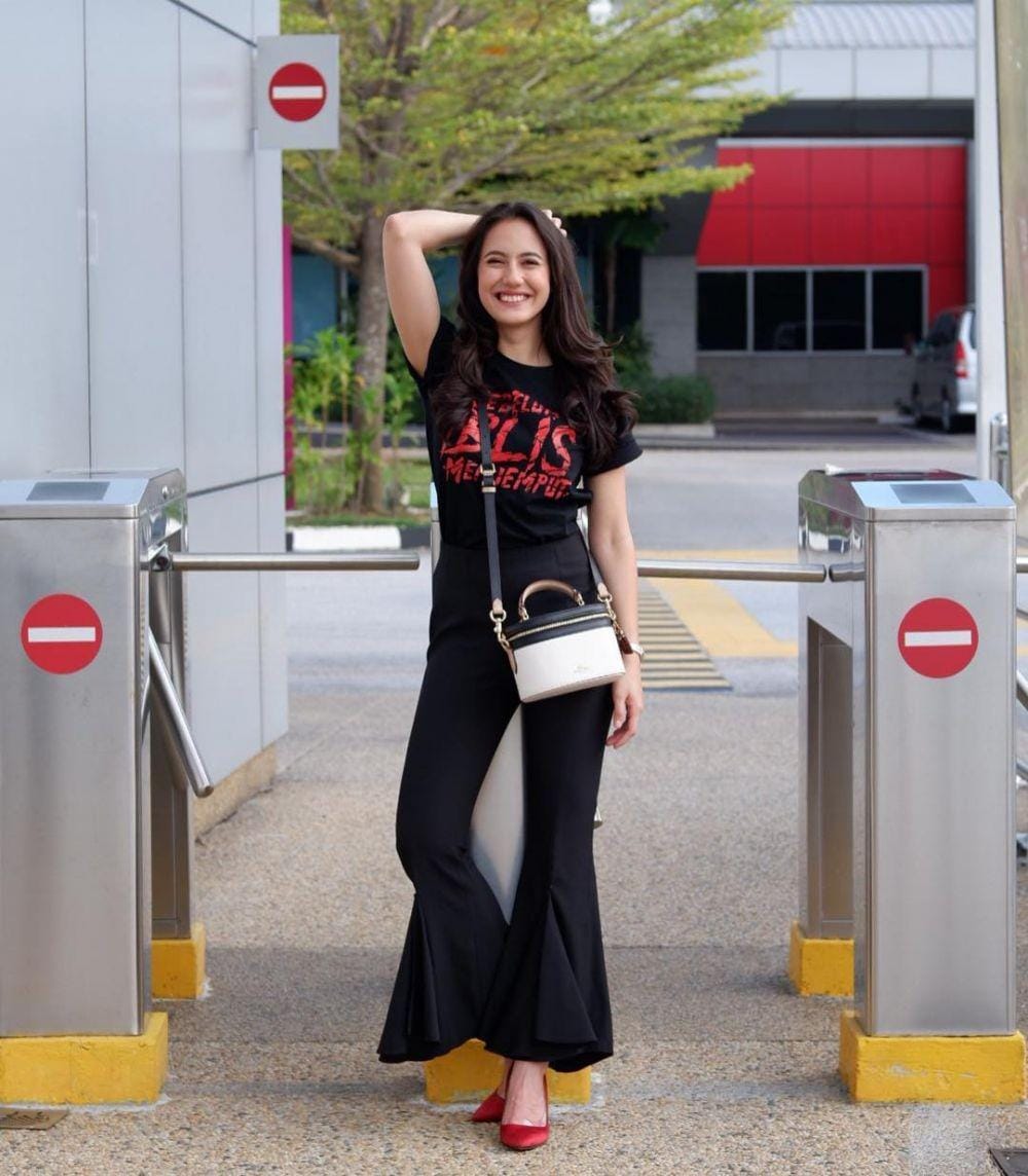 instagram.com/pevpearce