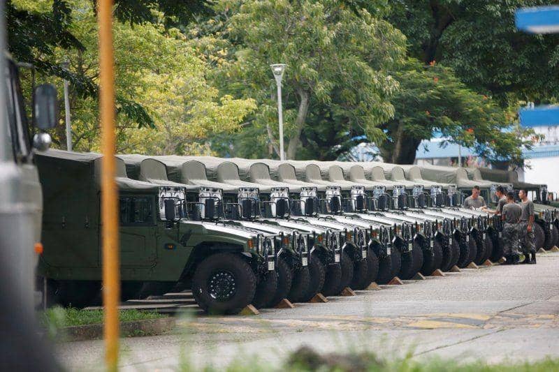 Sejumlah jeep terlihat disiagakan di pangkalan militer Shek Kong basis Tentara Pembebasan Rakyat (PLA) di Hong Kong pada 29 Agustus 2019. ANTARA FOTO/REUTERS/Staff