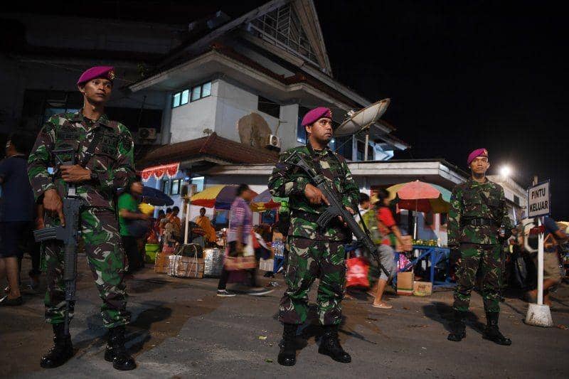 Prajurit Korps Marinir TNI AL berjaga di Pelabuhan Jayapura, Papua, pada 1 September 2019. ANTARA FOTO/Zabur Karuru