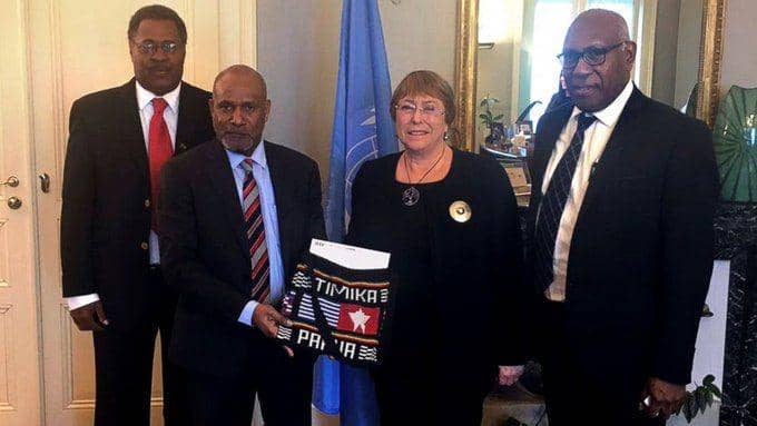 Twitter.com/@BennyWenda