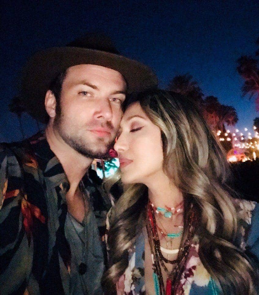 instagram.com/tiaazhari