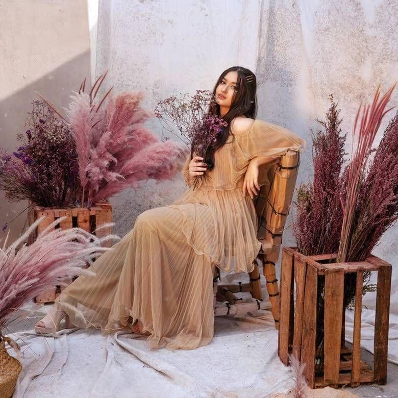 instagram.com/stephaniepoetri/