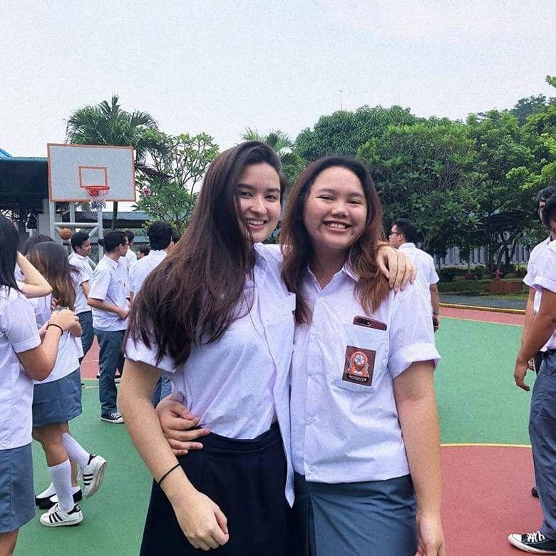 instagram.com/stephaniepoetri/