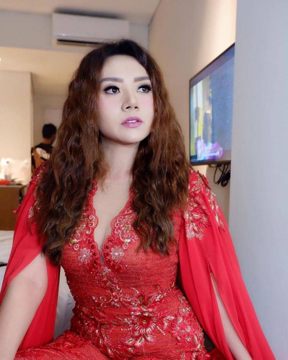 instagram.com/ivalola.ilo