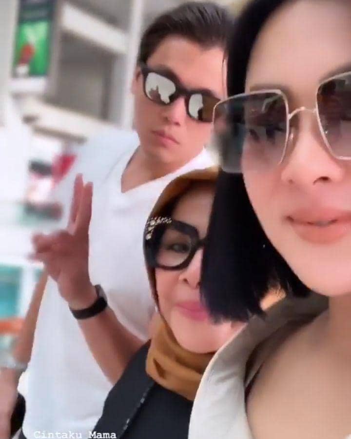 instagram.com/syahrini.reino_2702